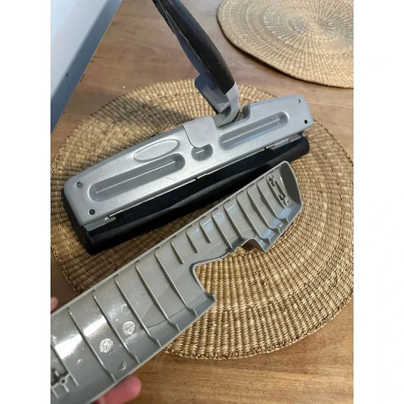 Swingline 3 hole puncher - Picture 4 of 9